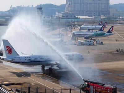 C919國產(chǎn)大飛機身披五星紅旗驚艷亮相澳門航空展