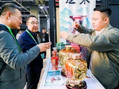 貴州懷莊酒業(yè)進博會首秀，醬酒香飄海外，彰顯民族品牌實力與魅力！