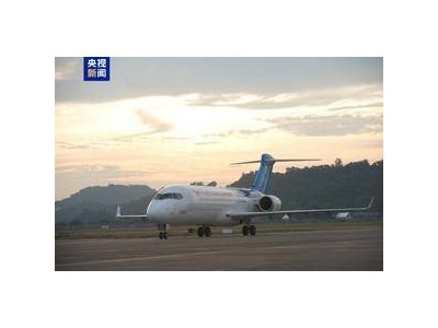 中國商飛新品發(fā)布：C909正式亮相，ARJ21飛機喜提新名，助力航空產(chǎn)業(yè)騰飛！