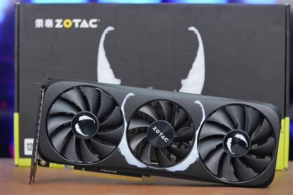 索泰GeForce RTX 4070 SUPER毒液聯(lián)名顯卡風扇設(shè)計