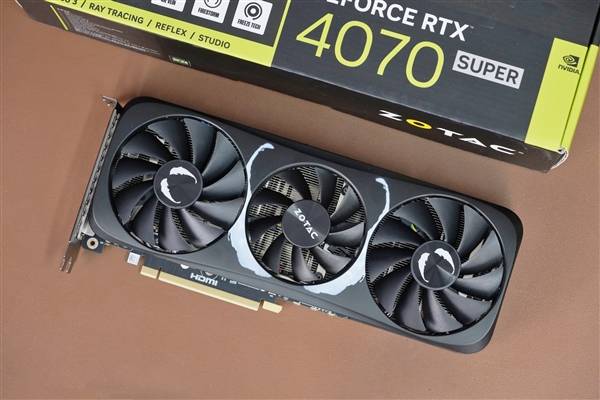 索泰GeForce RTX 4070 SUPER毒液聯(lián)名顯卡展示