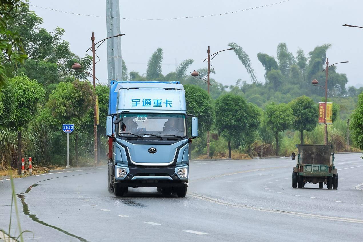 宇通600度電動牽引車