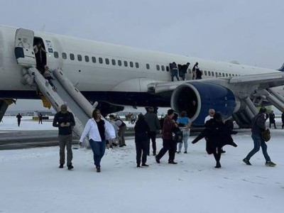 亞特蘭大達美航班發(fā)動機故障中止起飛，乘客滑梯撤離4人輕傷