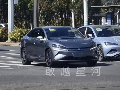 比亞迪秦L EV純電轎車諜照曝光，2025年上市在即，顏值與動(dòng)力并存？