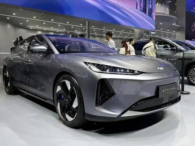 奇瑞風(fēng)云E05雙動力來襲，2025年中型轎車市場新寵？