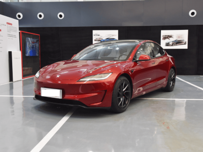 特斯拉Model 3高性能版來襲，3.1秒破百續(xù)航623km，你會(huì)選它還是小米SU7？